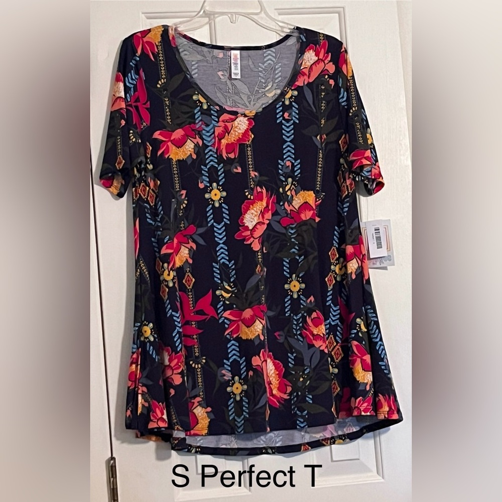 LuLaRoe Black Floral Short Sleeve Top